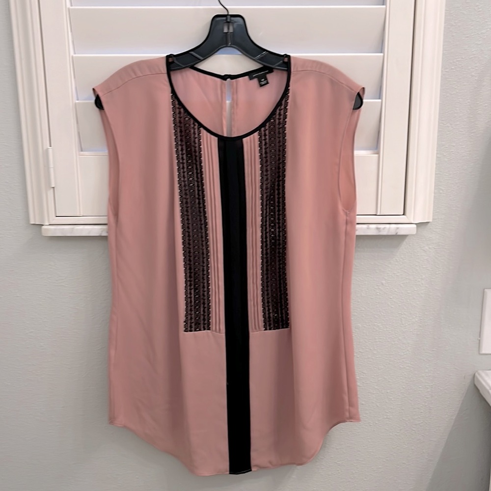 Gorgeous blush Ann Taylor Blouse 👚🌸